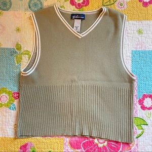 green / white knit tank 🌱